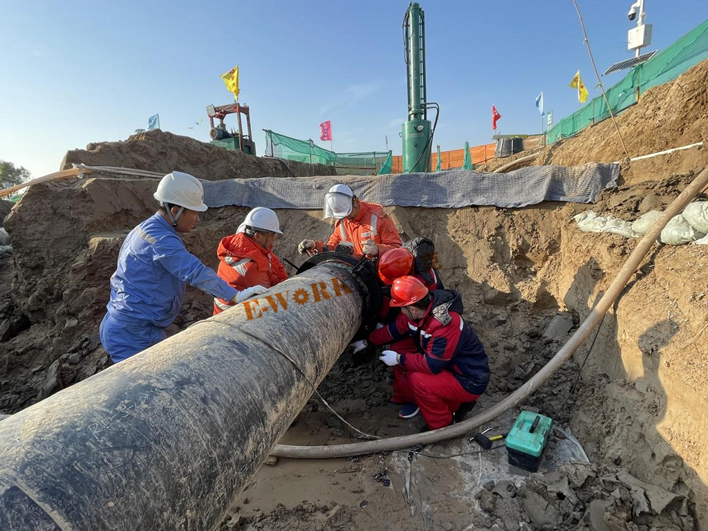 易沃克分瓣式切割坡口機使用現場